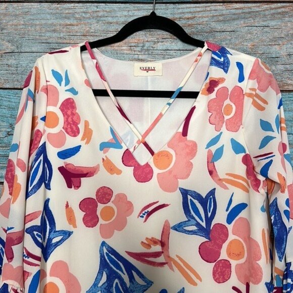 Everly Womens Floral Shift Dress Colorful Size S Bell Sleeve V Neck - Picture 3 of 13